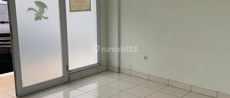 Ruko Strategis 2 Lantai Siap Huni, Cocok Dijadikan Kantor Atau Tempat Usaha  1