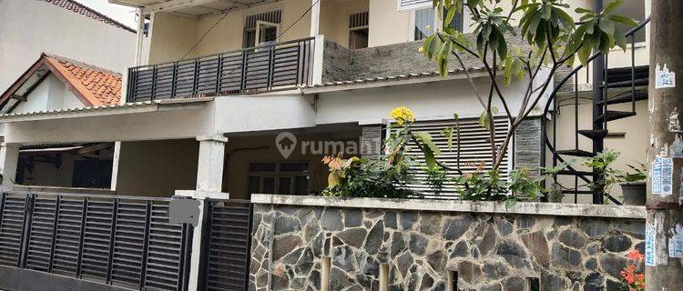 Rumah pjmi ada kamar kost di bintaro tangerang selatan 1