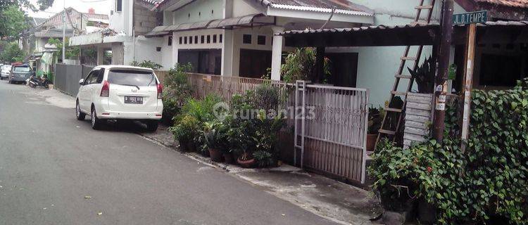 Rumah Lama Butuh Renovasi di Bendungan Hilir Area Perumahan 1