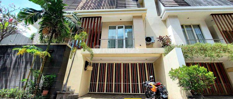 Townhouse di Kemang, Private Pool, 5 Menit Ke Mampang 1