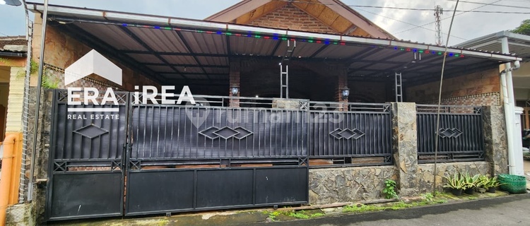 Unique Exposed Brick Facade House, Near Boyolali Sub-district 1
