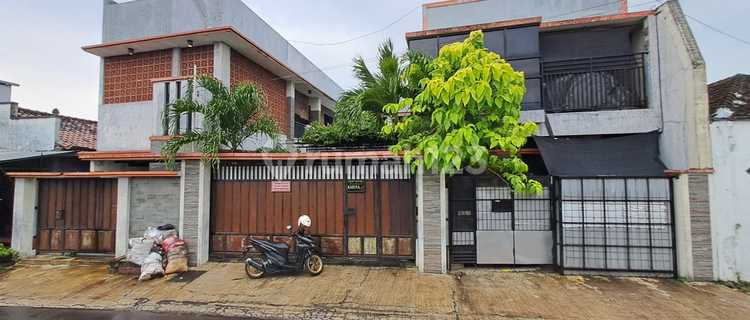 Good Boarding House 16+1 Bedrooms/18 Bathrooms 3 Floors With Rooftop in Kartasura 1