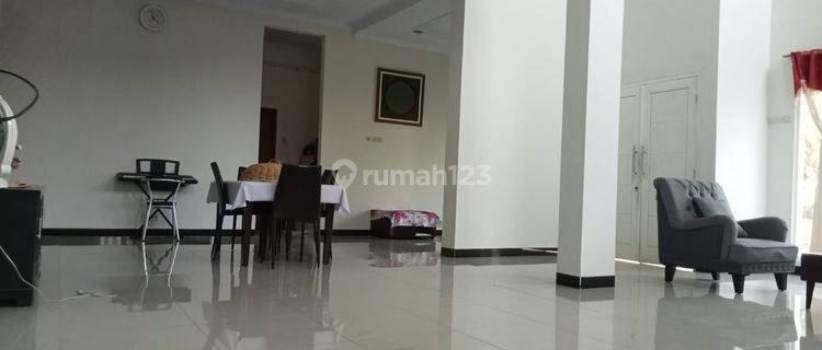 Rumah Huk Depan Taman  Vila Nusa Indah Dekat Kota Wisata Cibubur 1