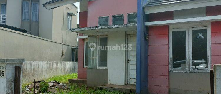 Rumah hoek lt 189 di boulevard Butuh Renovasi 1