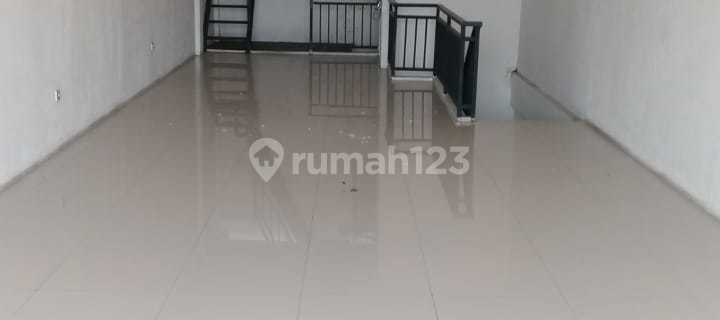 For rent, shop house in Cipadu, South Tangerang. Jl. Wahid Hasyim. 1