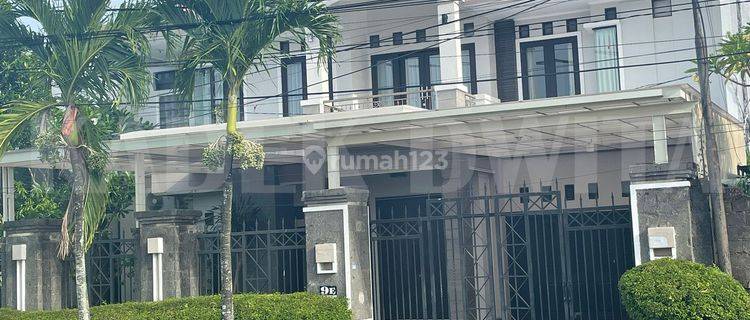  Rumah Furnished Bagus Shm - Sertifikat Hak Milik di Jalan Merdeka, Renon 1