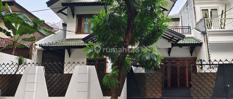 Rumah 2 Lantai Baru Selesai Renovasi Dgn Swimming Pool di Mega Kuningan 1