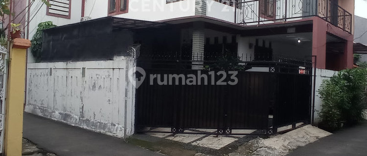 Strategic Location House Near Tebet Station South Jakarta 1