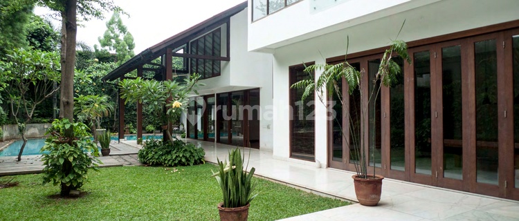 For Sale, Nice Semilux House, Land Size: 1,400 m², with a Spacious Garden and Large Swimming Pool on Jl. Benda, Kemang, South Jakarta 1