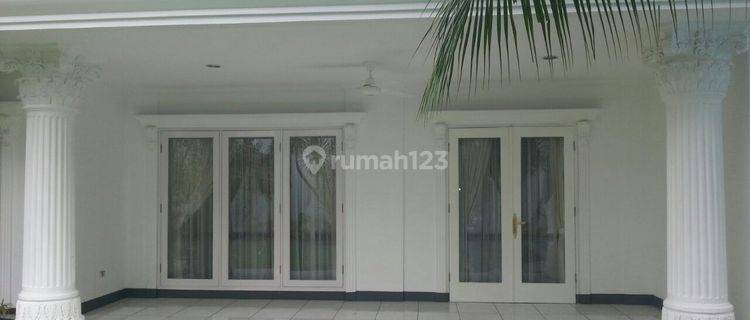 Beautiful Classic House With Privat Pool Garden In Kebayoran Baru 1