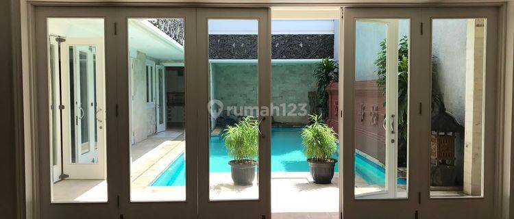 Beautiful Modern House with Pool in Kebayoran Baru 1