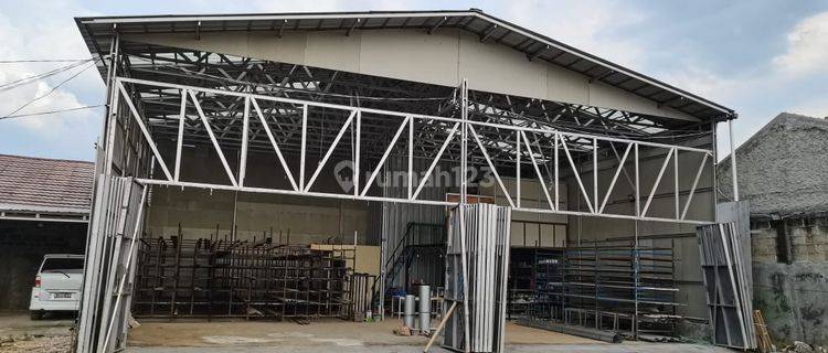 Disewakan unit gudang semi permanen full besi di larangan selatan 1