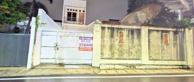 Rumah Bagus dan Strategis di Kebayoran Lama, Jakarta Selatan 1