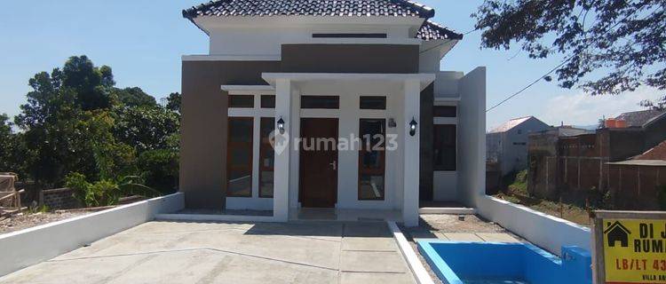 Rumah Modern Elegant Pinggir Jalan 1