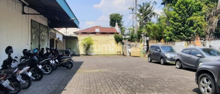 Commercial Space/Warehouse for Sale on Jalan Dokter Cipto, Semarang..Strategic Location..Good Investment. Suitable for Padel/Badminton Court/Hotel..Office or Warehouse 1