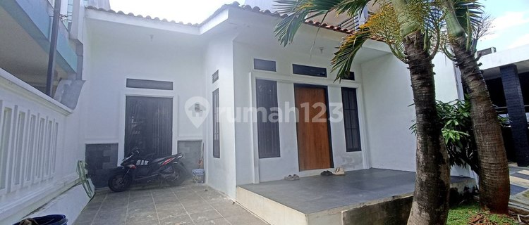 Jual Rumah Siap Huni Sudah Renovasi di Cibubur Lokasi Strategis 1