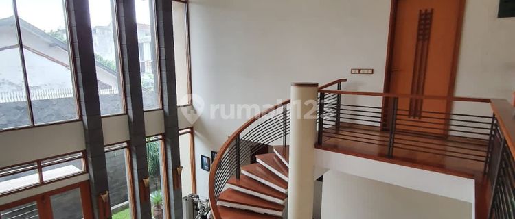 Rumah Modern Mewah Di Pusat Kota Siap Pakai  Dijual Cepat  1