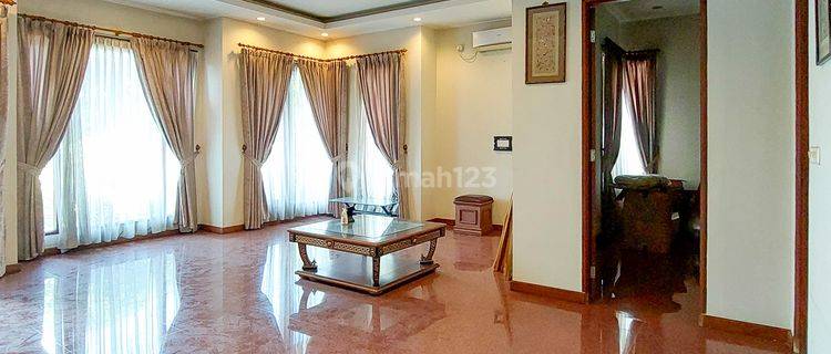 Rumah 2 Lantai Bagus Semi Furnished di Pejaten, Jakarta Selatan 1