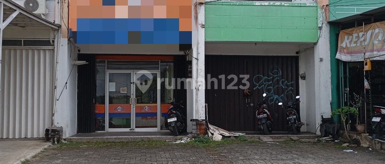 Ready-to-Use Shop House in a Strategic Location at Limo Maruyung, Depok 1