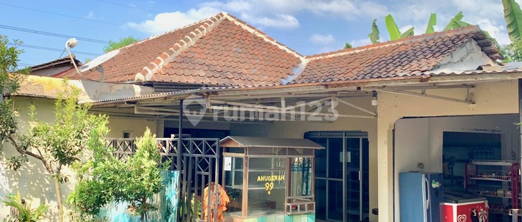 A comfortable and strategic 1-story house in Ungaran, Semarang at an affordable price. 1