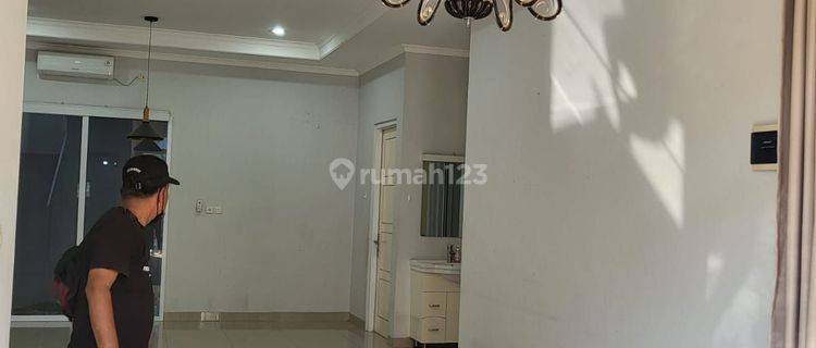 Disewakan Rumah Lux lengkap AC, Kitchen Set, water heater, dalam Town House dekat dg Gerbang Tol Brigif (Tol Desari), Jagakarsa, Jakarta Selatan  1