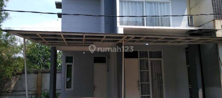 disewakan rumah langsung 2 th 130jt fully furnish tinggal bawa koper ,rumah dalam cluster lokasi strategis deket kecamatan cinere amam nyaman dan tidka banjir keamanan 24 jam lokasi strategis deket ke pasar segar,living plaza dan deket ke toll desari ting 1