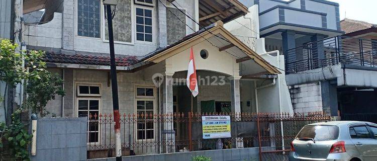 Rumah Tua Bebas Banjir Di Komplek Perumahan Yang Asri Di Pondok Kelapa 1