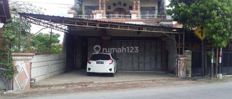 Rumah bagus,2 lantai, lokasi ramai,dekat terminal  1