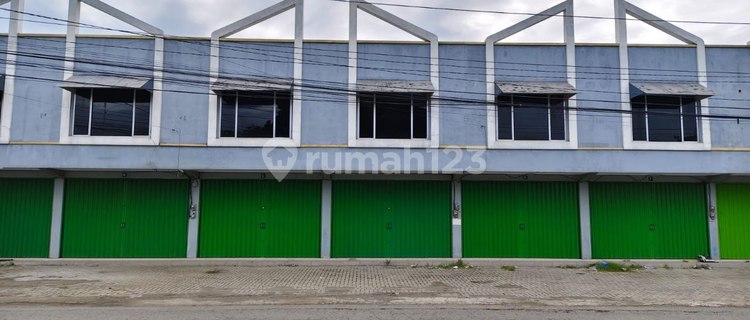 2-Storey Shophouse in a Strategic Location Suitable for Business 1