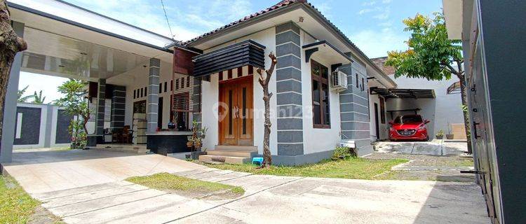  Rumah Mewah Dengan Halaman Luas Nyaman 1