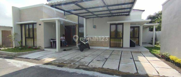 Rumah Baru Bagus Semi Furnished di Wirun, Sukoharjo 1