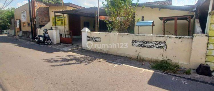 Tanah Strategis Bonus Rumah di Laweyan Solo Luas 185 M2 1