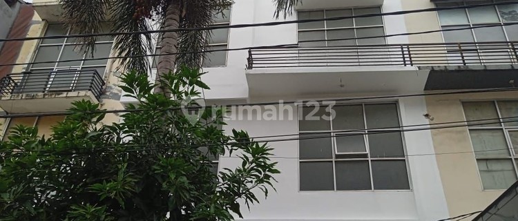 For Rent House in Petojo Strategic Location Suitable for Business or Residential Use 1