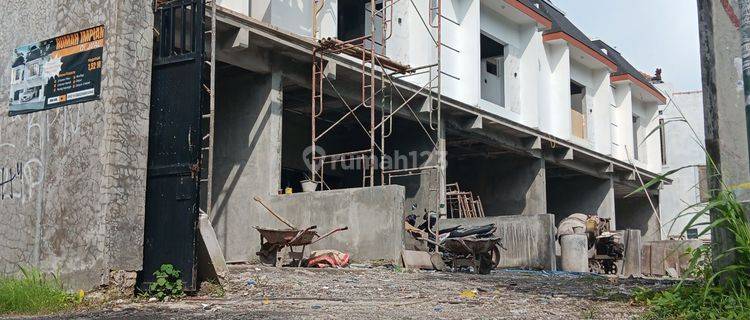 Rumah 3 Lantai Shm Siap Huni Menghadap Selatan 1