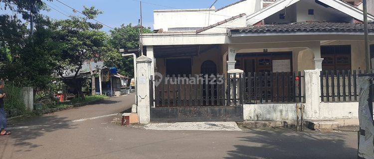 Rumah hoek Taman Cibalagung dekat stasiun Bogor 1