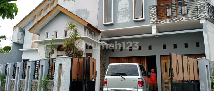 2-Story House Ready to Occupied Near Zayed Mosque Solo 1