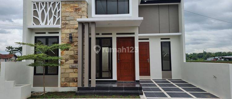 Rumah Cantik Dekat RS Oen Solo Baru  1