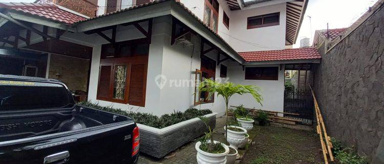 Rumah Megah Strategis Di Pusat Kota Solo 1