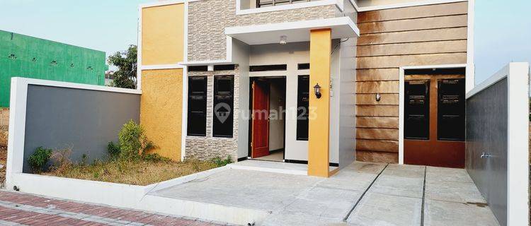 Rumah Cantik Gress Cluster Banjarsari Solo  1