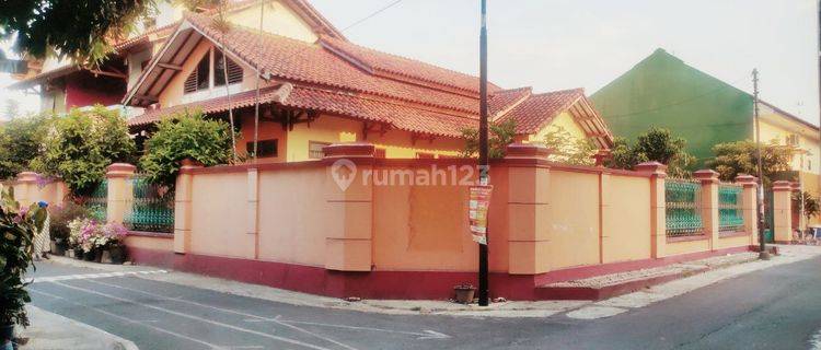 Rumah Luas Hook 2,5 Lantai di Taman Sari Sragen Kota 1