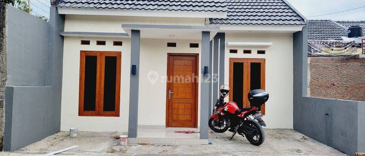 Rumah Baru Cantik Cluster Minimalis Gedongan Colomadu 1