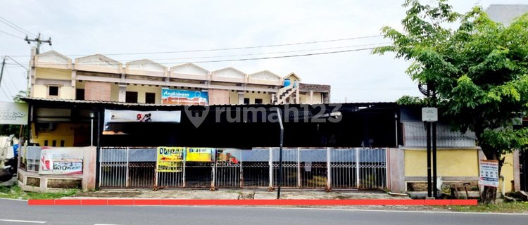 Strategic Spacious Shop House on Main Road Side, Jebres, Solo City 1