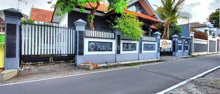 Rumah Bagus Asri Dan Luas Strategis Dekat Gor Manahan Solo 1