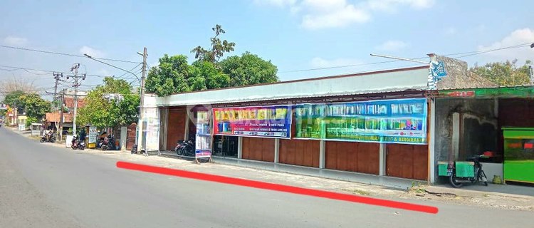 Commercial Space with 7 Shop Units and Active Fishing Pond in Ngemplak 1