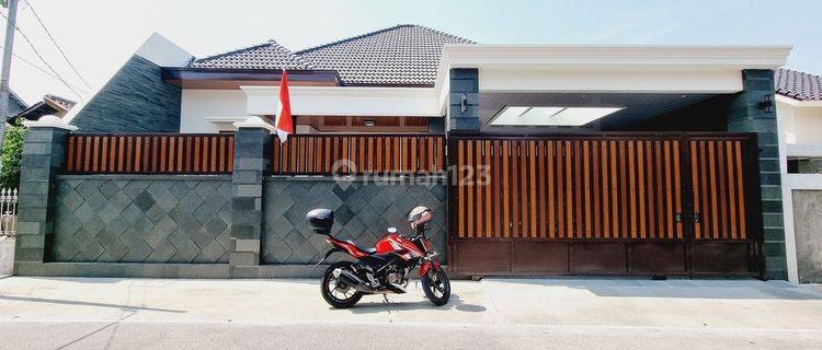 Rumah Mewah 261m2 Istimewa Gress Solo Kota 1