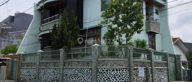 Rumah 3 Lantai di Gunung Nona Baru, Dekat Jalan Veteran Makassar 1