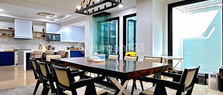 Nice House in Setiabudi, SHM, Strategic Location in South Jakarta 1