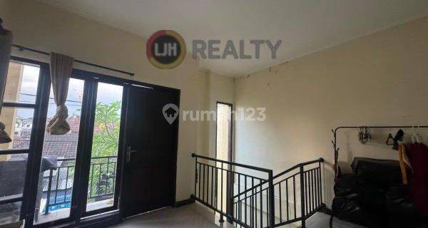 3 Bedroom House Area Gatot Subroto Tengah, Denpasar, Close to Living World Denpasar 1