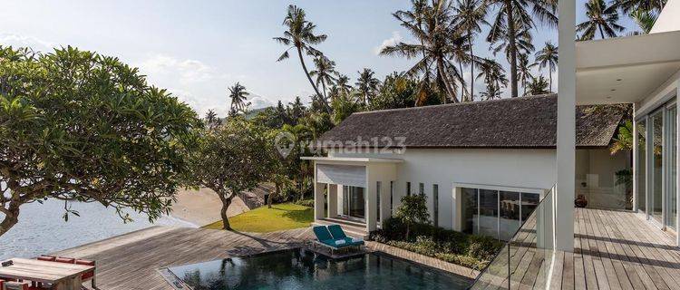 Freehold Idyllic Beachfront Villa In Candidasa 1