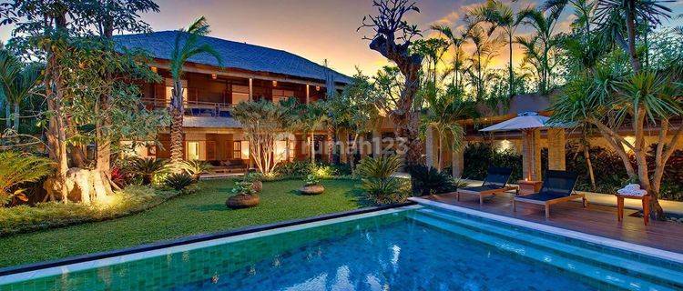 Freehold Tropical Style 6 Bed Villa 300 M From The Beach 1